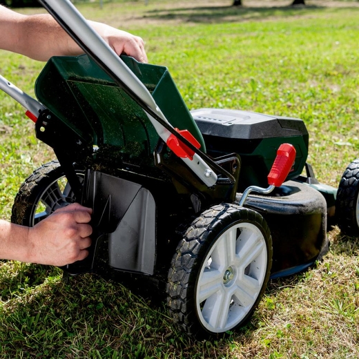 Picture of METABO 2 x 18 V (36 V) BRUSHLESS Lawn Mower 460 mm
(2 x 10.0 Ah LiHD Battery Packs, ASC 145 DUO Air-cooled Fast Charger)