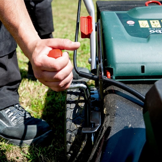 Picture of METABO 2 x 18 V (36 V) BRUSHLESS Lawn Mower 460 mm
(2 x 10.0 Ah LiHD Battery Packs, ASC 145 DUO Air-cooled Fast Charger)